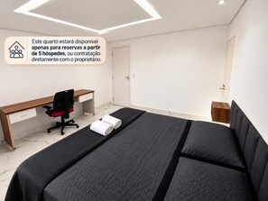 Superior Room, City View | Desk, laptop workspace - Aconchego de Lugar - Eri&Douglas (Belo Horizonte)