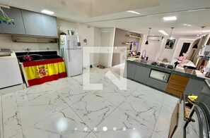Fridge, cookware/dishes/utensils