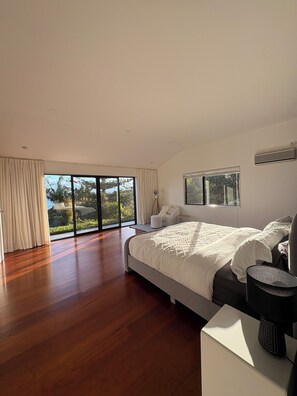 5 bedrooms, iron/ironing board, free WiFi, bed sheets