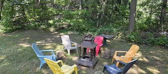 The Blue Door Retreat. Cottage style living in the city!!!