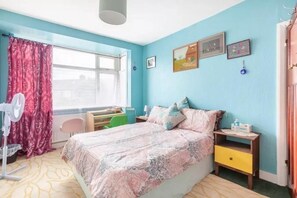 5 bedrooms, iron/ironing board, WiFi