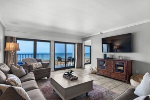 Smart TV, DVD player - 2-bdr 2-bth condo with phenomenal views of the Gulf with Beach Service Included (Destin)