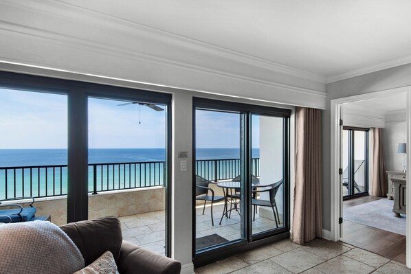 Smart TV, DVD player - 2-bdr 2-bth condo with phenomenal views of the Gulf with Beach Service Included (Destin)