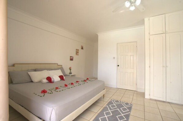 Unclassified image, 1 of 22, button