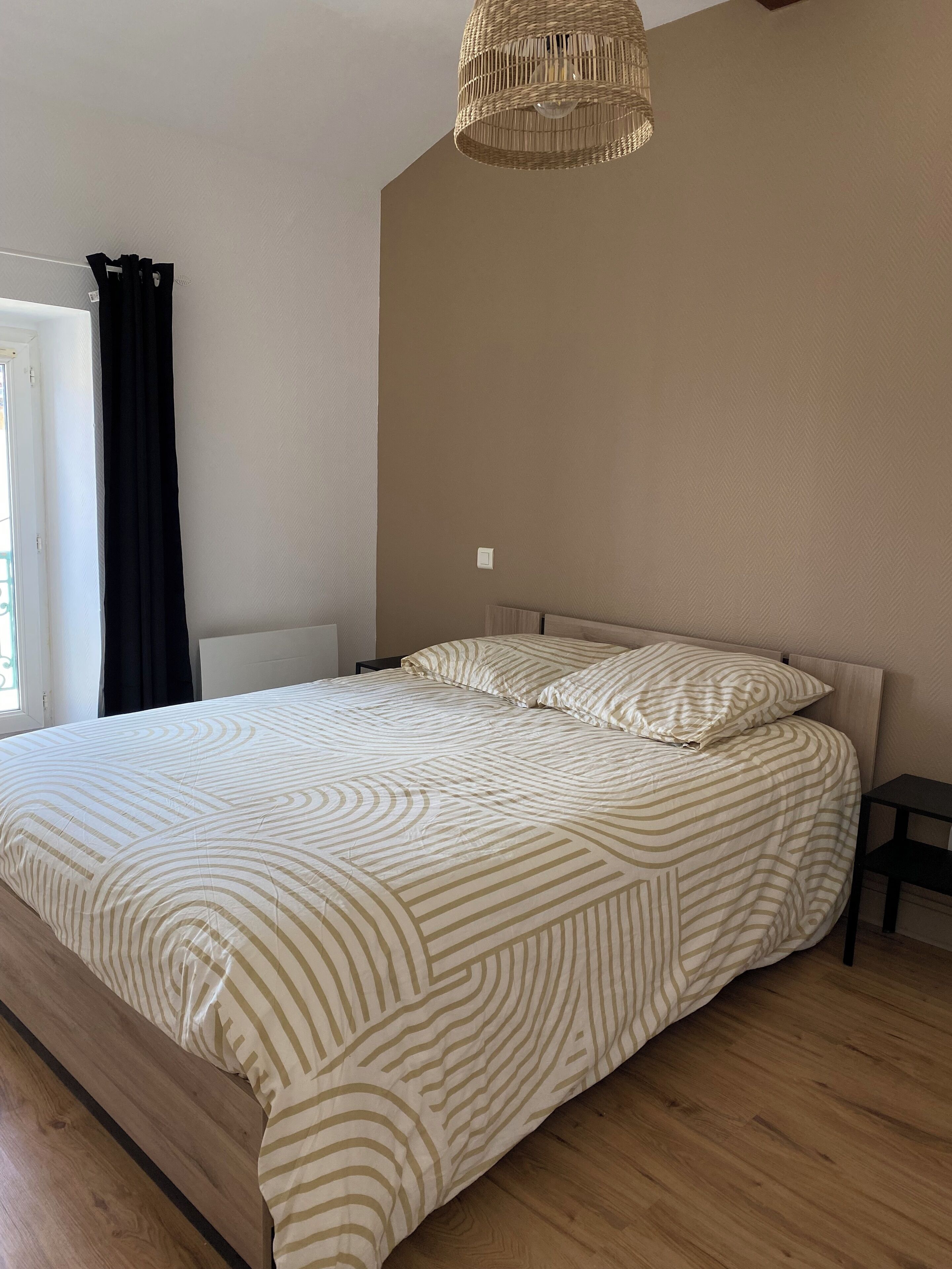 1 bedroom, bed sheets