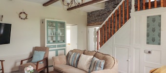 TIG DAVY, family friendly, with open fire in Mullagh, County Clare