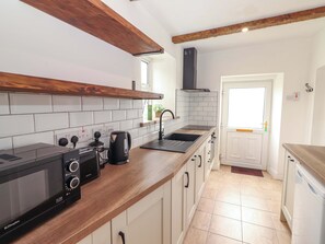Fridge, dishwasher, cookware/dishes/utensils - TIG DAVY, family friendly, with open fire in Mullagh, County Clare (Mullagh)