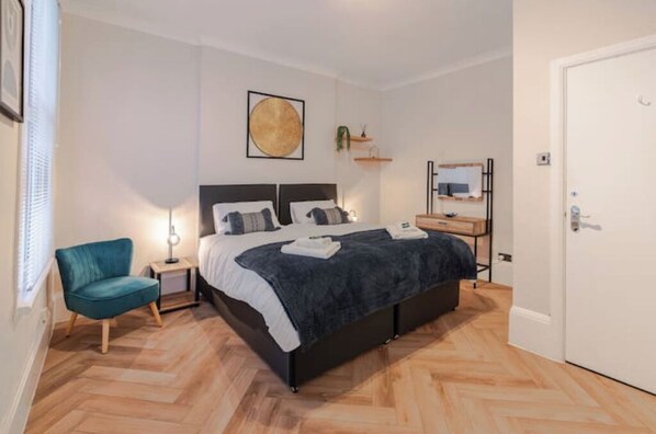 2 bedrooms, iron/ironing board, WiFi, bed sheets