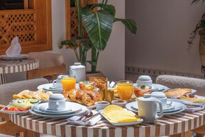 Free daily full breakfast