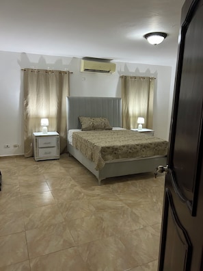 3 bedrooms, iron/ironing board, Internet, bed sheets