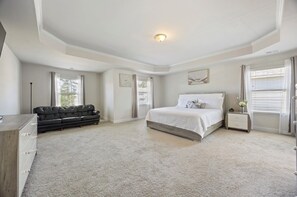 4 bedrooms, desk, iron/ironing board, free WiFi