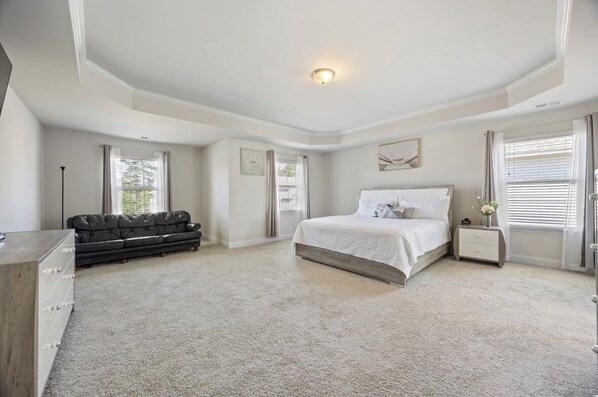 4 bedrooms, desk, iron/ironing board, free WiFi