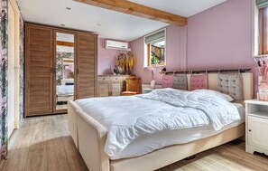 2 bedrooms, free WiFi