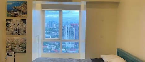 WiFi, bed sheets