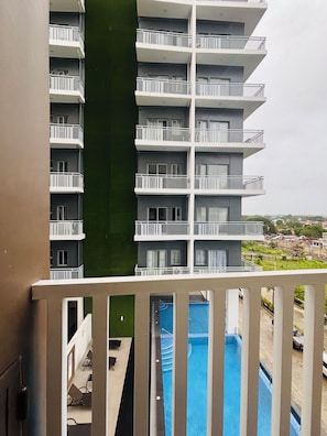 Room, 1 Bedroom, Balcony, Pool View | Balcony