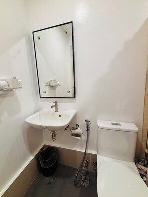 Condo, 1 Bedroom, Balcony | Bathroom