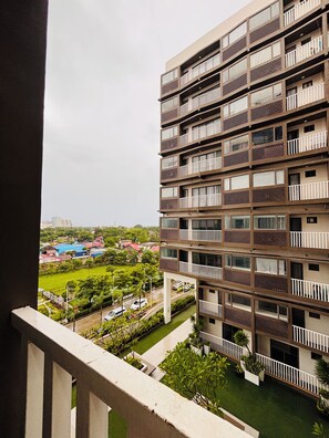 客房, 1 间卧室, 阳台, 泳池景观 | 阳台