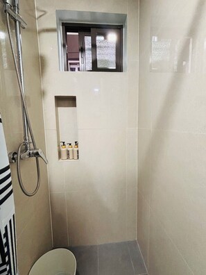 Room, 1 Bedroom, Balcony | Bathroom