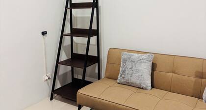 Room-minimalist Comfort With Homey Touch