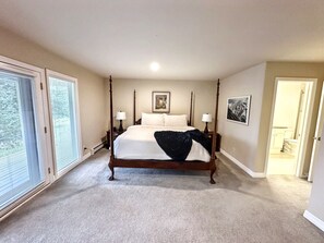 5 bedrooms, desk, iron/ironing board, WiFi