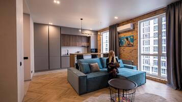 Deluxe Apartment, Park View | Soundproofing, iron/ironing board, free WiFi, bed sheets