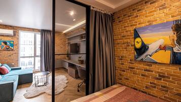 Deluxe Apartment, Park View | Soundproofing, iron/ironing board, free WiFi, bed sheets