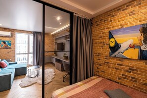 Deluxe Apartment, Park View | Soundproofing, iron/ironing board, free WiFi, bed sheets