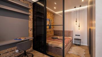 Deluxe Apartment, Park View | Soundproofing, iron/ironing board, free WiFi