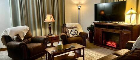 Télévision, cheminée, table de tennis de table