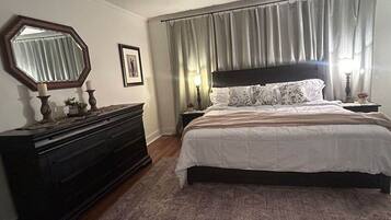 4 slaapkamers, een strijkplank/strijkijzer, wifi, beddengoed