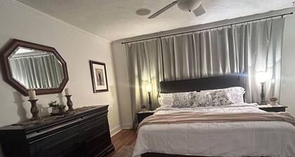 Collosal Craftsman-4 BR, 9 Beds-Sleeps 1 to 14!