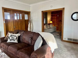 TV, fireplace, ping pong