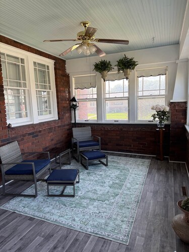 Collosal Craftsman-4 BR, 9 Beds-Sleeps 1 to 14!