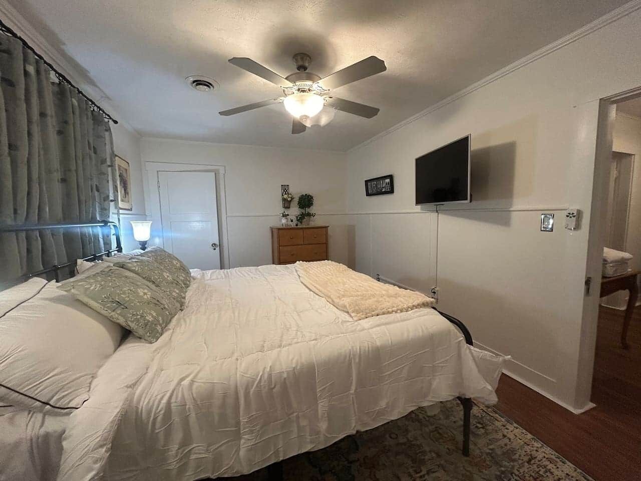 4 soverom, strykejern/-brett, wi-fi og sengetøy