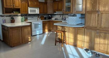 Collosal Craftsman-4 BR, 9 Beds-Sleeps 1 to 14!