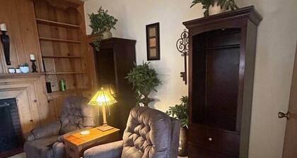 Collosal Craftsman-4 BR, 9 Beds-Sleeps 1 to 14!