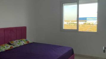 3 bedrooms, iron/ironing board, internet