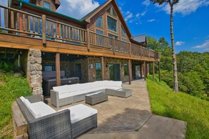 Terrace/patio - 8BR Water View Hot Tub 6 acres (Swanton)