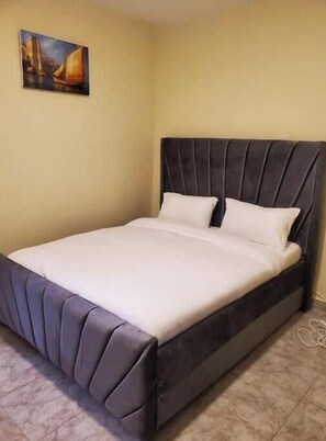 2 habitaciones, acceso a internet y ropa de cama
