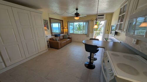Direct Oceanfront Escape with Spectacular Views!