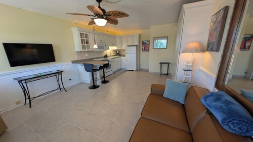 Direct Oceanfront Escape with Spectacular Views!