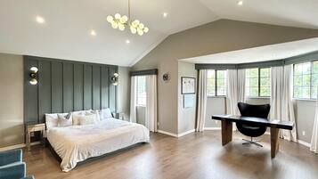 4 bedrooms, desk, free WiFi, bed sheets