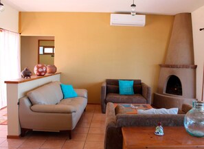 TV, fireplace