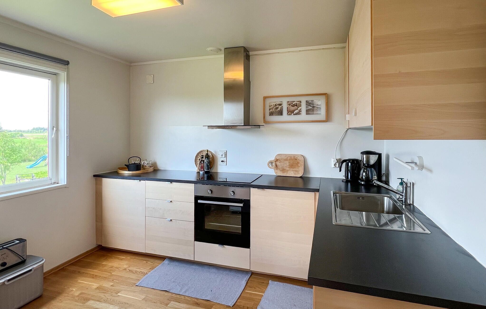Kaffetrakter/tekoker, kjøleskap, mikrobølgeovn og ovn