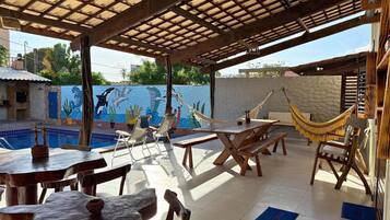 Eenvoudige villa | Buiten dineren