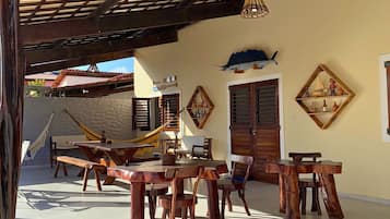 Villa | Restaurante al aire libre