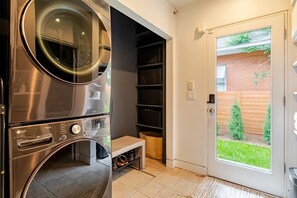 Interior - Modern Bungalow 3-bedroom with Cold Plunge in West Highland, Denver (Denver)