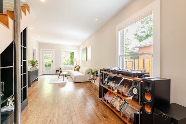 Interior - Modern Bungalow 3-bedroom with Cold Plunge in West Highland, Denver (Denver)