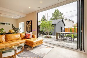 Living area - Modern Bungalow 3-bedroom with Cold Plunge in West Highland, Denver (Denver)