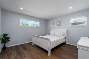 4 bedrooms, WiFi, bed sheets
